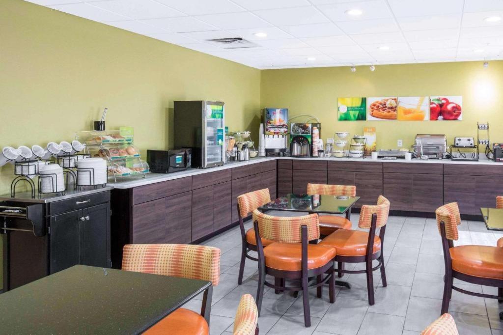 Quality Inn & Suites Arnold - St Louis Esterno foto